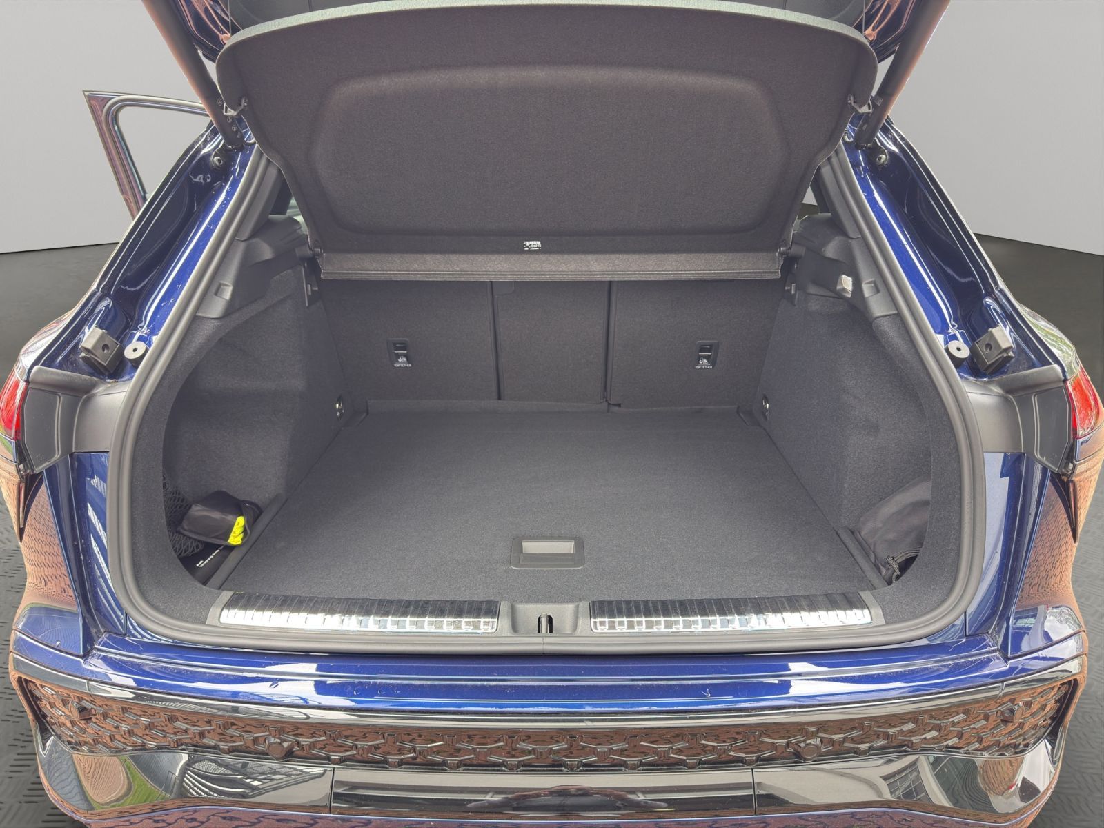 Audi Q3 SUV TFSI S line Matrix LED Navi  RÜ AHK 20"