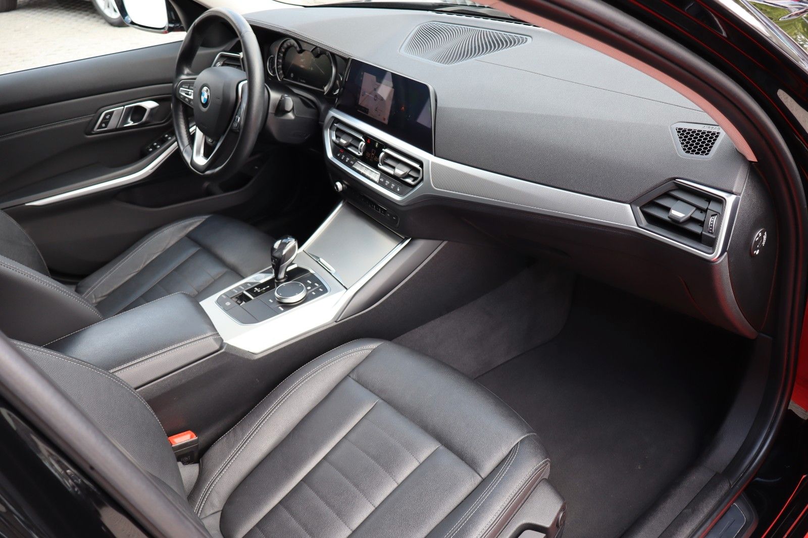 BMW 320 d Luxury Line - Samsaru's Car Outlet