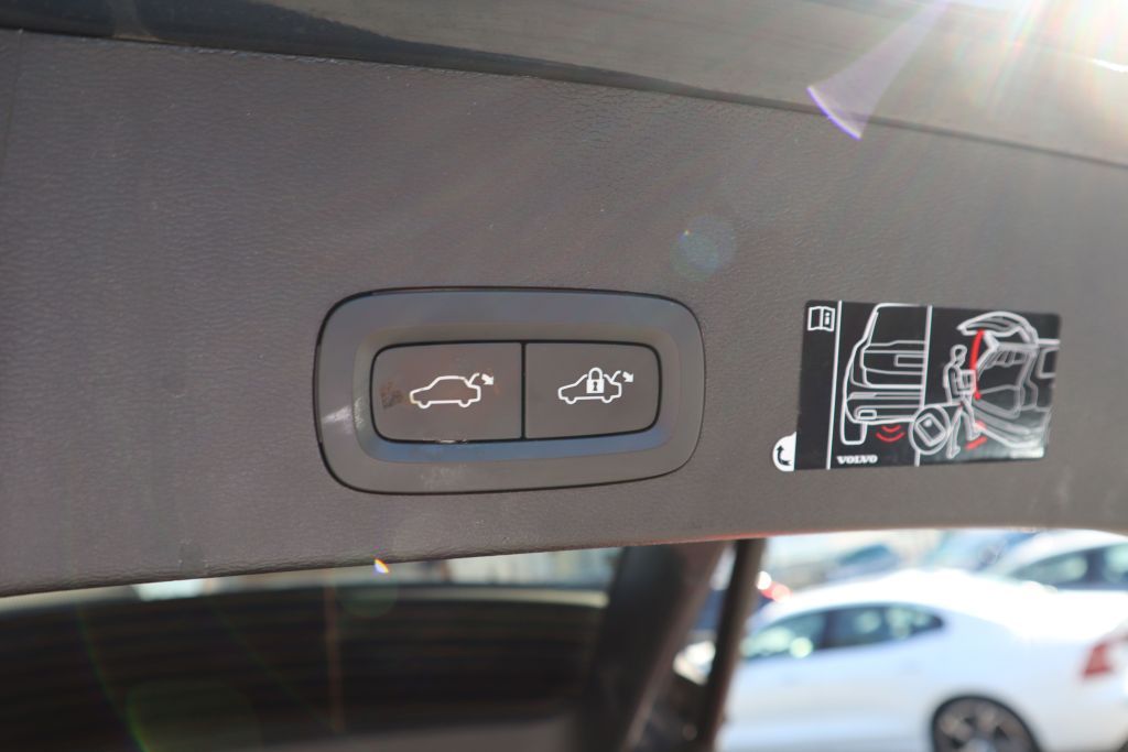 Volvo XC40 T4 Recharge DKG RDesign|NAVI|PANO|20ZOLL|