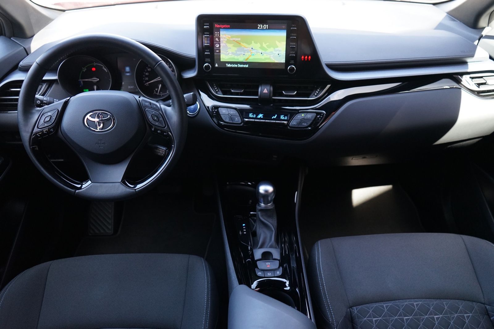 Toyota C-HR 2.0 Hybrid Team - Samsaru's Car Outlet