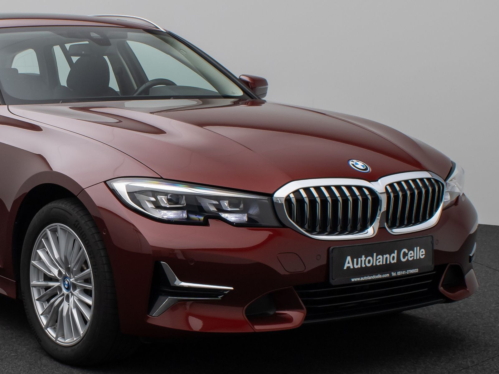 BMW 320e Luxury Line - Samsaru's Car Outlet