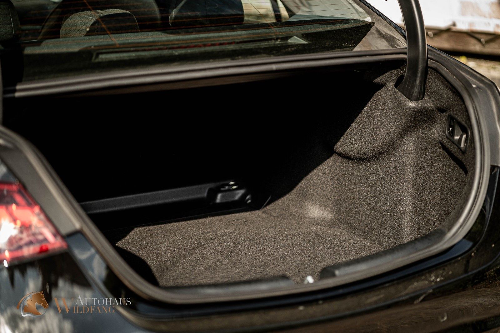 Mercedes-Benz C 180 Lim. Avantgarde - Samsaru's Car Outlet