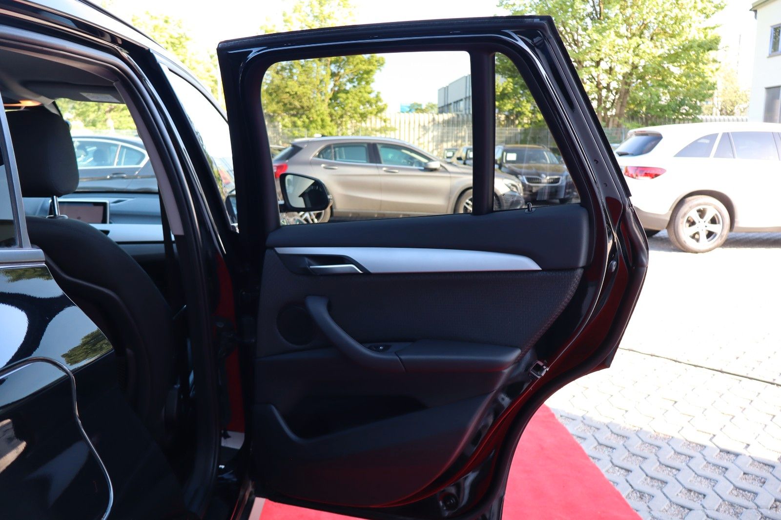 BMW X1 xDrive 25 e Advantage - Samsaru's Car Outlet