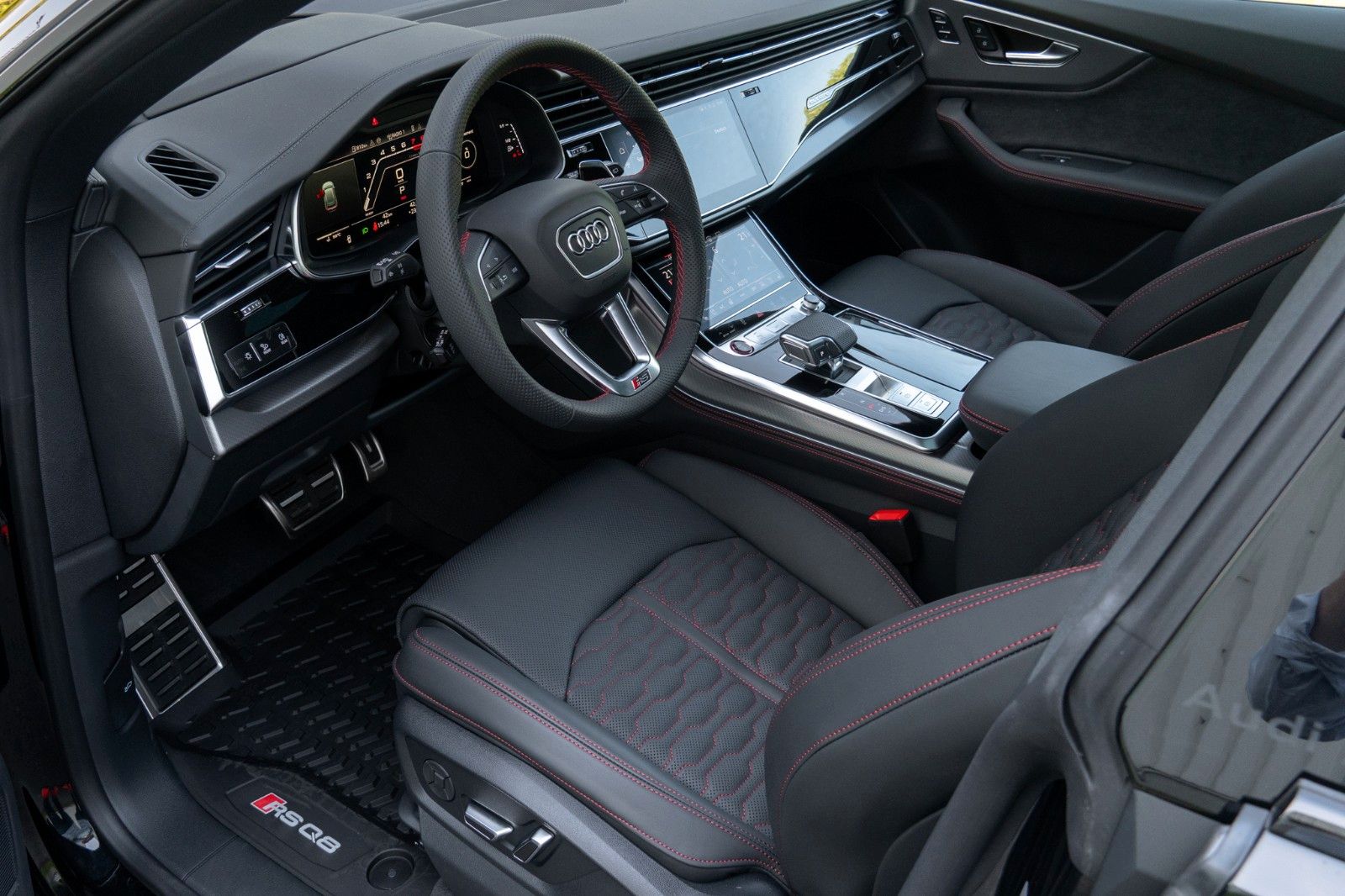Audi RS Q8 PERR.MATRIX.KERAMIK.360.B&O.PANO.LUFTF.AHK