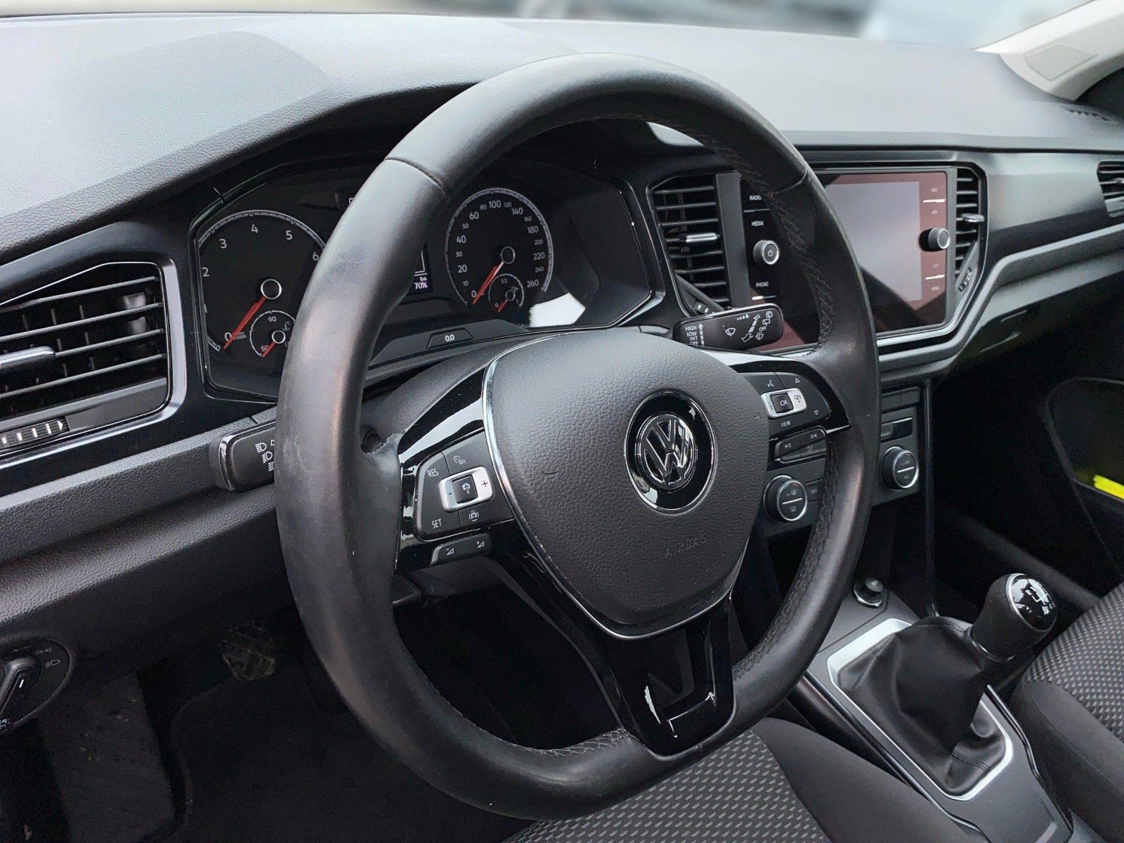 Volkswagen T-Roc Basis - Samsaru's Car Outlet