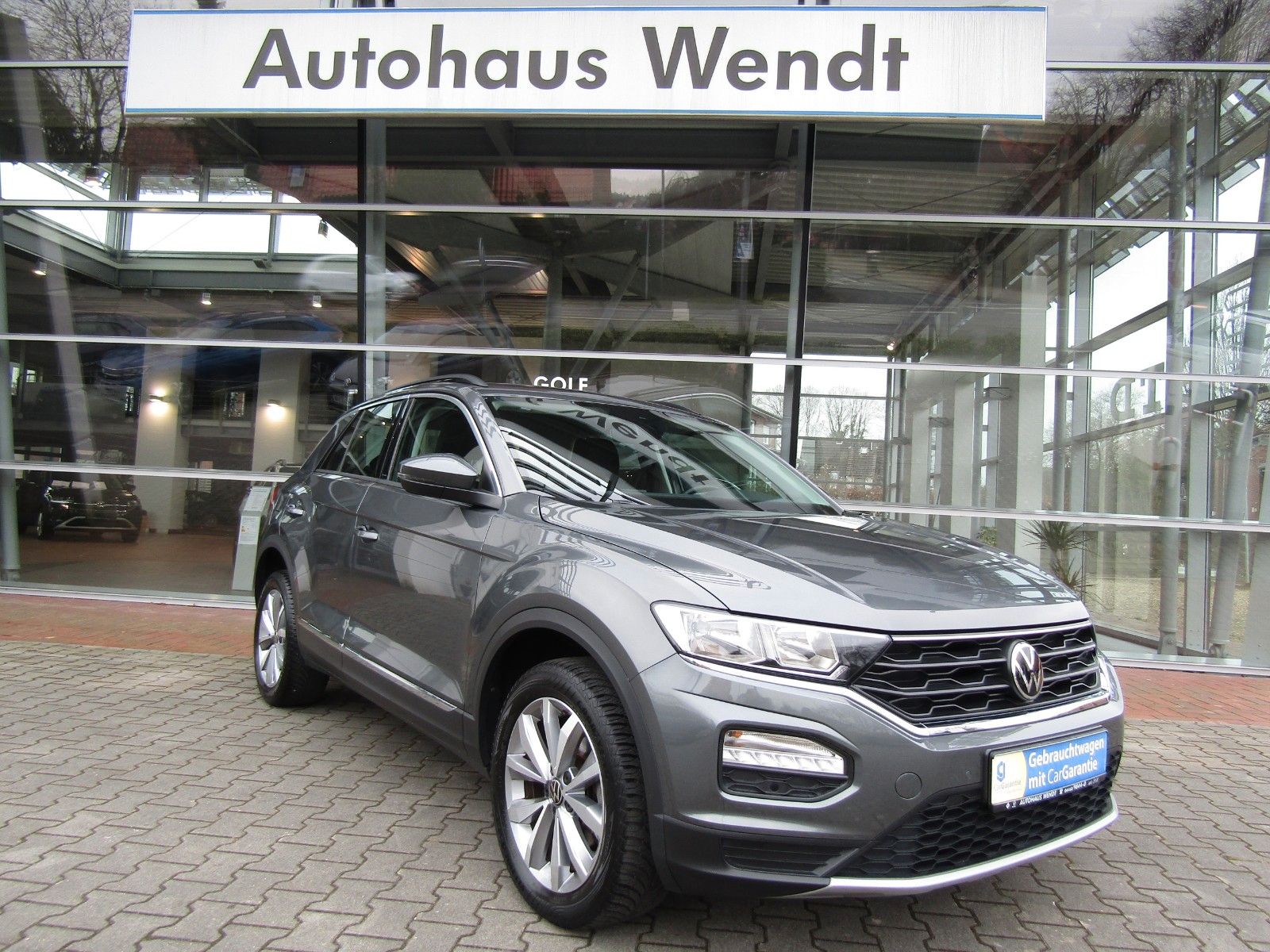 Volkswagen T-Roc 1.5 TSI Style - Samsaru's Car Outlet