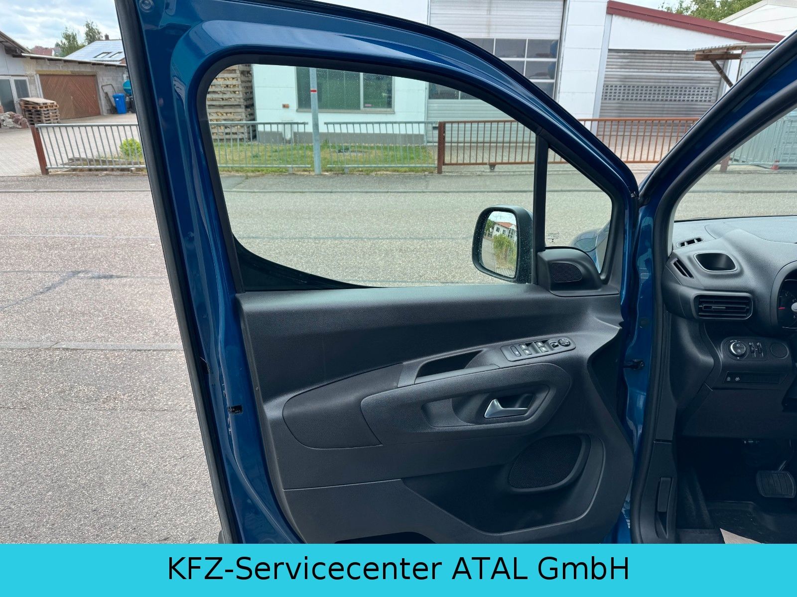 Opel Combo Life Elegance - Samsaru's Car Outlet