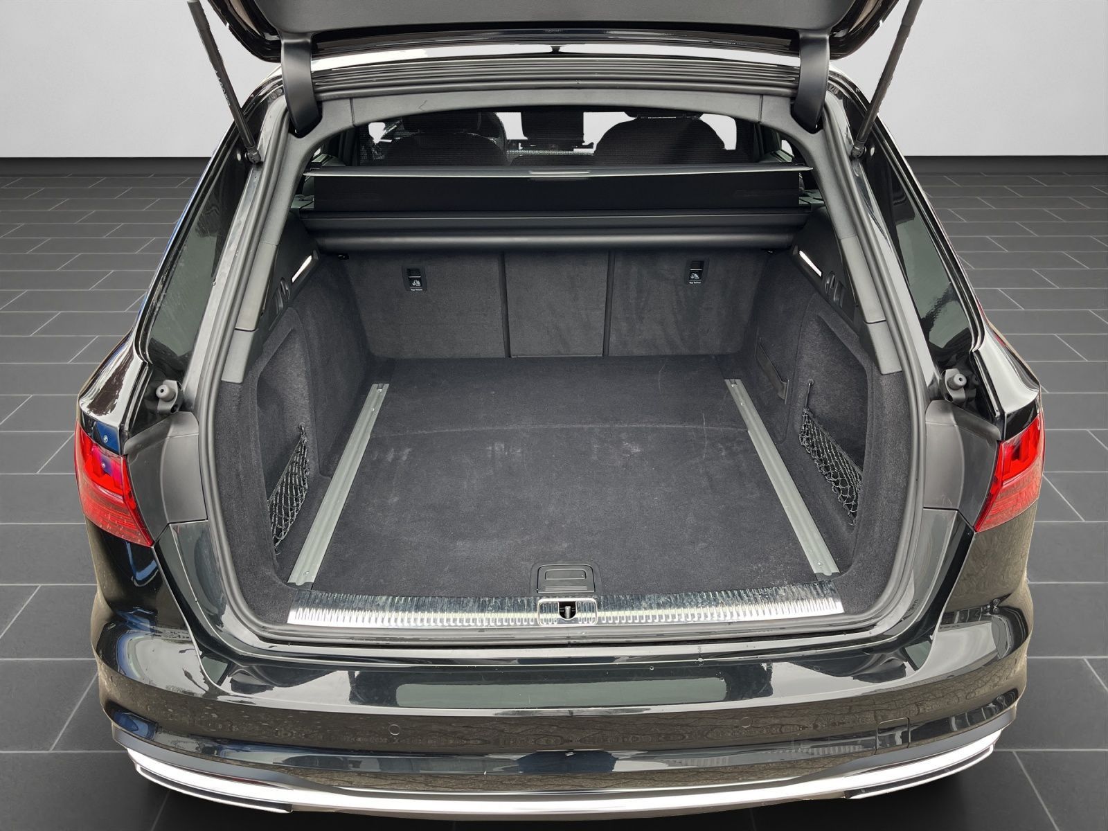 Audi A4 Avant 40 TDI quattro advanced - Samsaru's Car Outlet