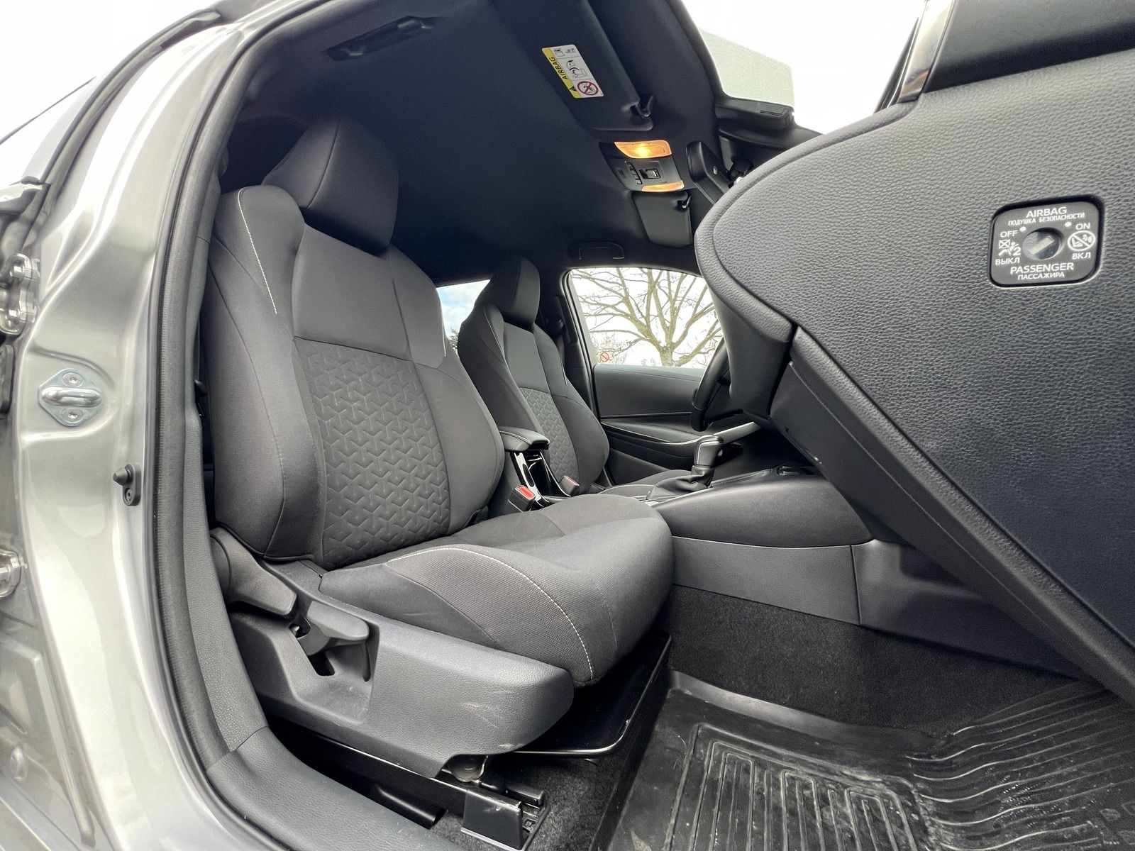 Toyota Corolla Touring Hybrid - Samsaru's Car Outlet
