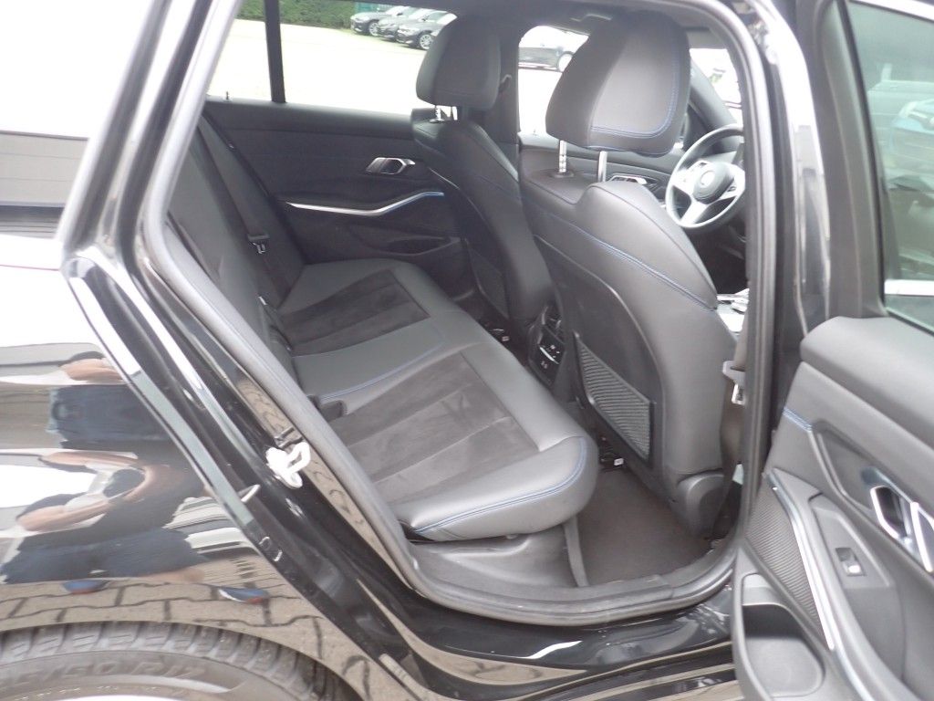 BMW 330 i Touring M Sport - Samsaru's Car Outlet