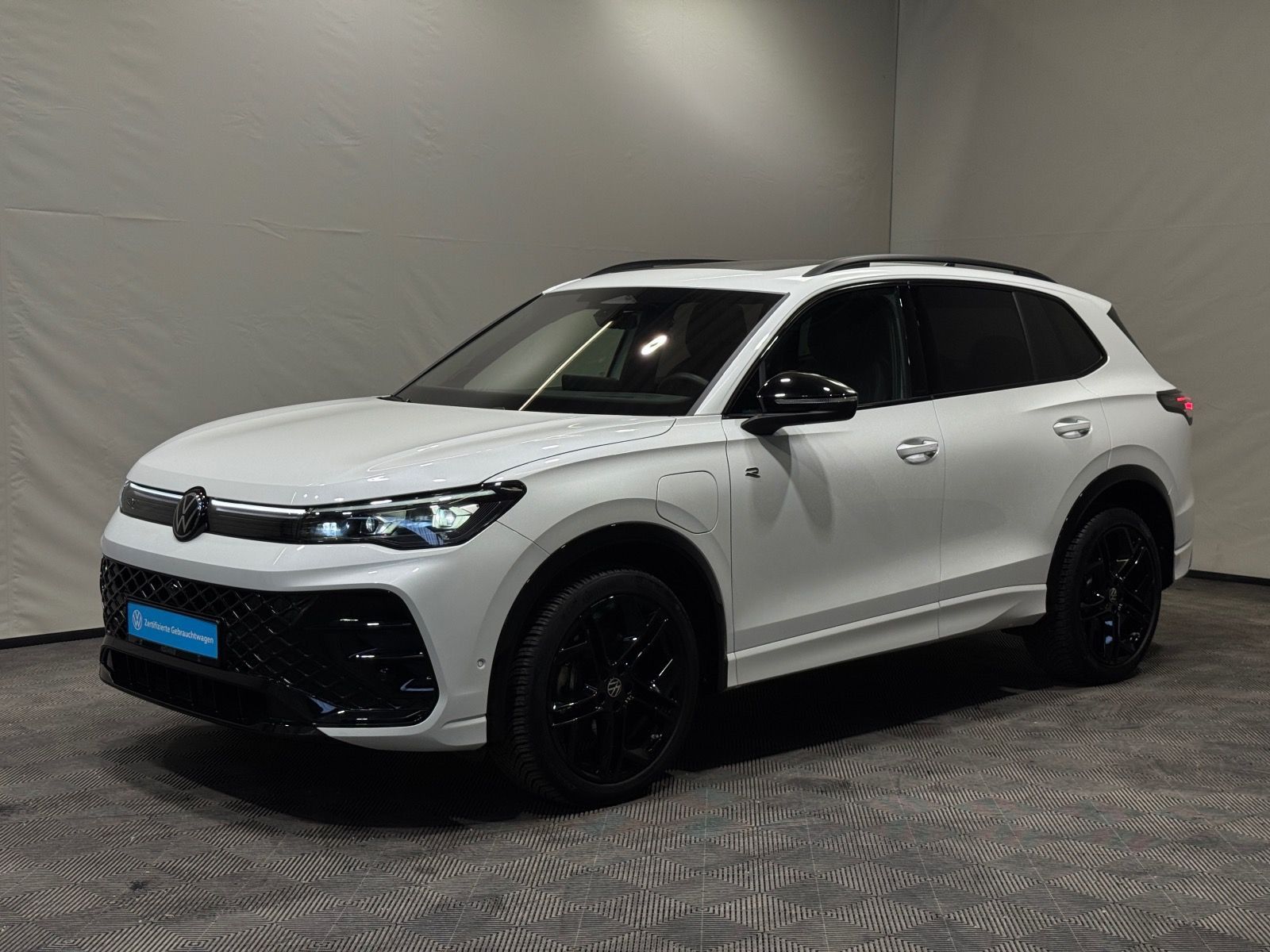 Volkswagen Tiguan R-Line 1.5 TSI eHybrid | MATRIX NAVI PANO
