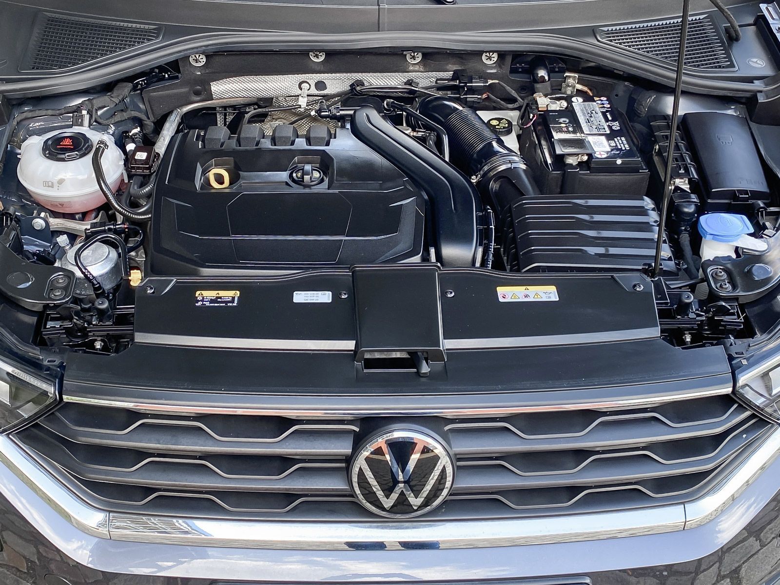 Volkswagen T-Roc 1.5 TSI Active DSG - Samsaru's Car Outlet