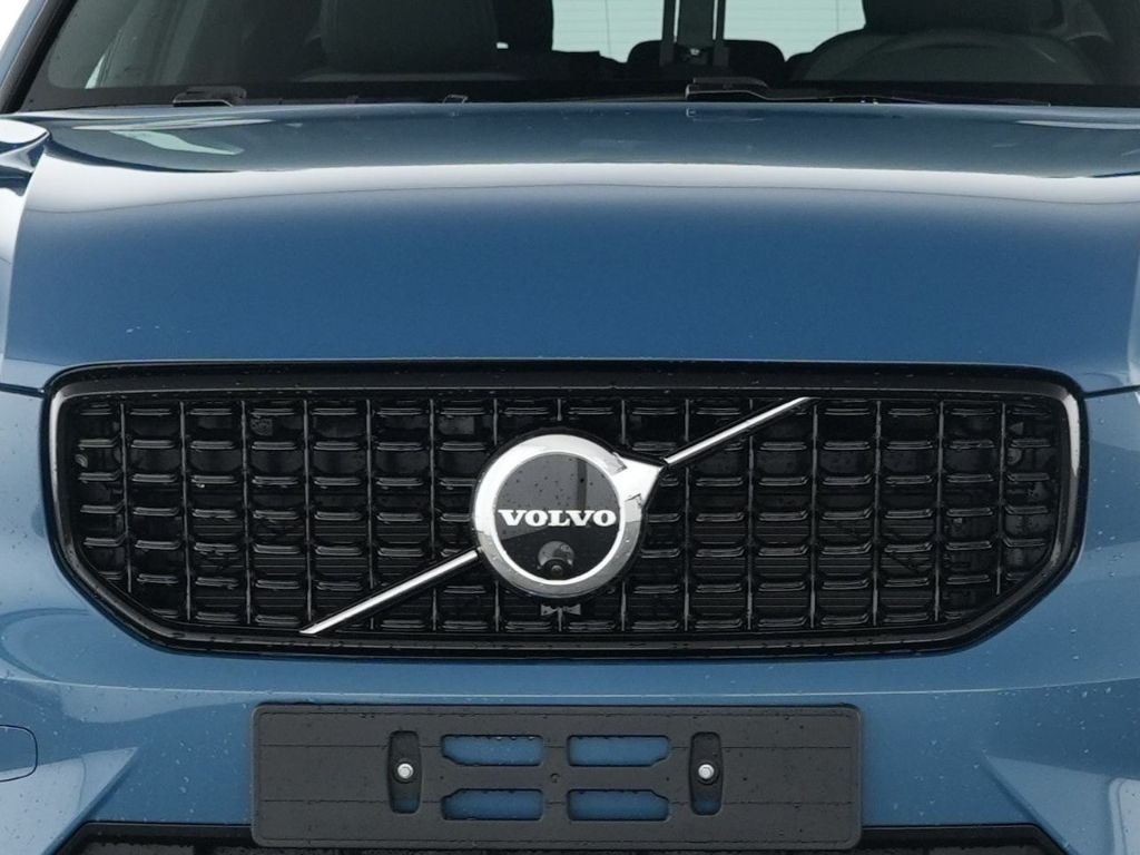 Volvo XC40 B3 Plus Dark AHK 2WD HarmanKardon 360 Pano