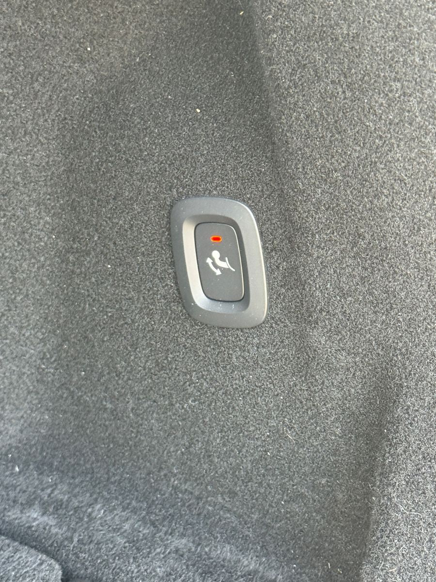 Volvo XC60 B4 PLUS DARK +PANO+GOOGLE+AHK+STANDHZG+1.HD