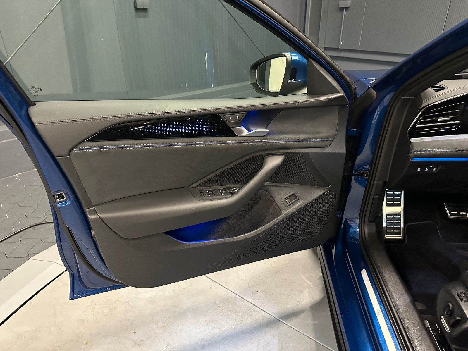 Volkswagen Passat Variant 4Motion R-Line *AHK*PANORAMA*HUD*