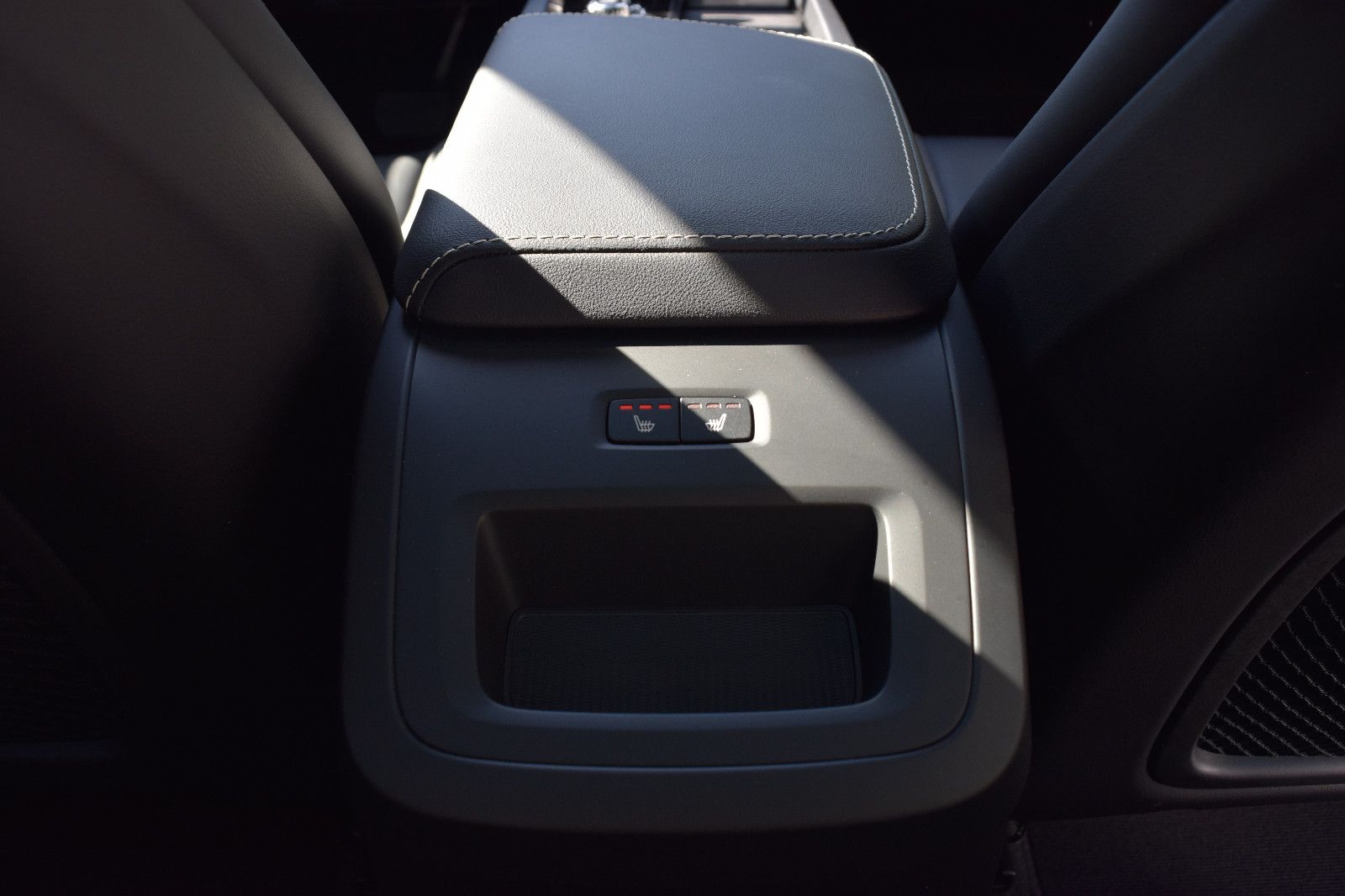Volvo XC60 T6 AWD Black Edition - Samsaru's Car Outlet