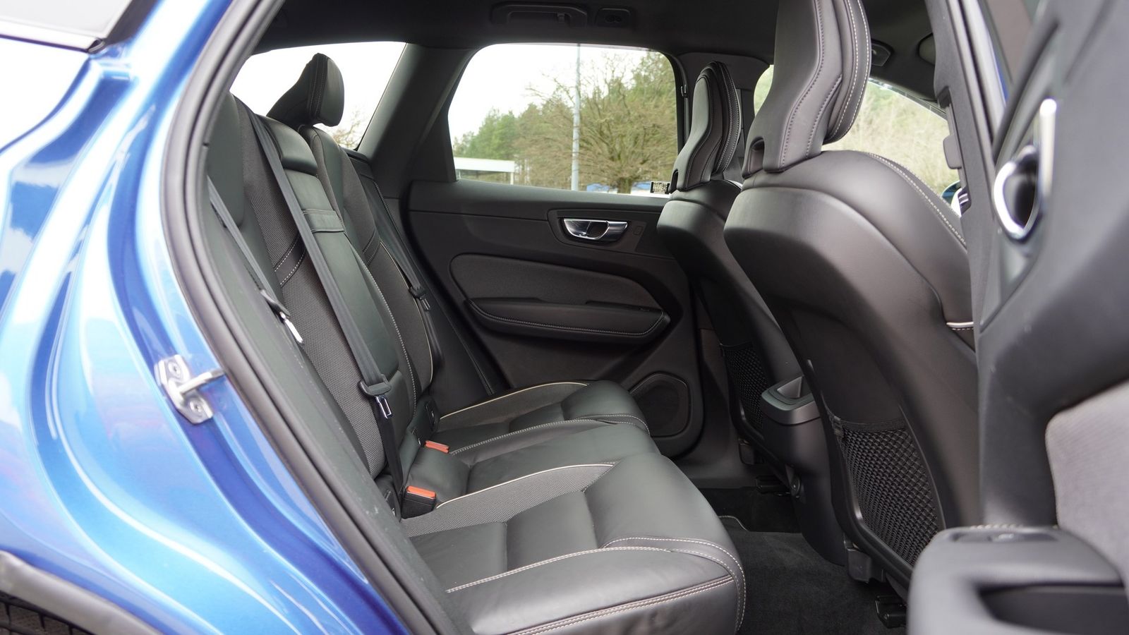 Volvo XC 60 B5 AWD R-Design - Samsaru's Car Outlet