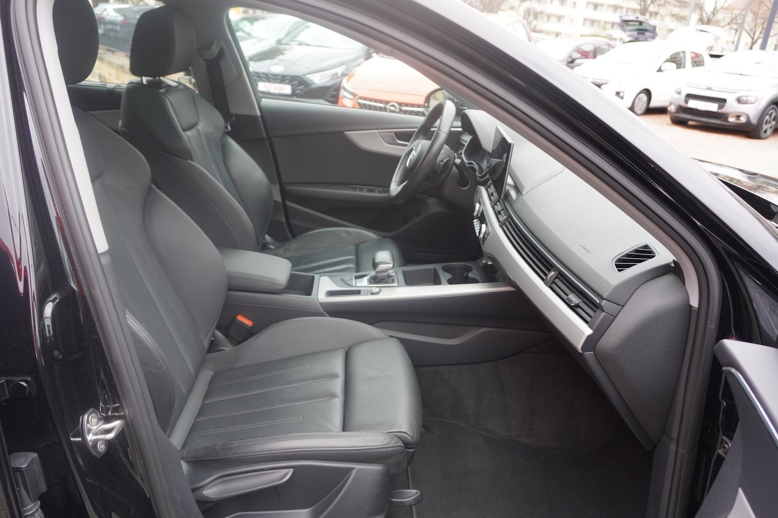 Audi A4 35 2.0 TFSI Avant S-line - Samsaru's Car Outlet