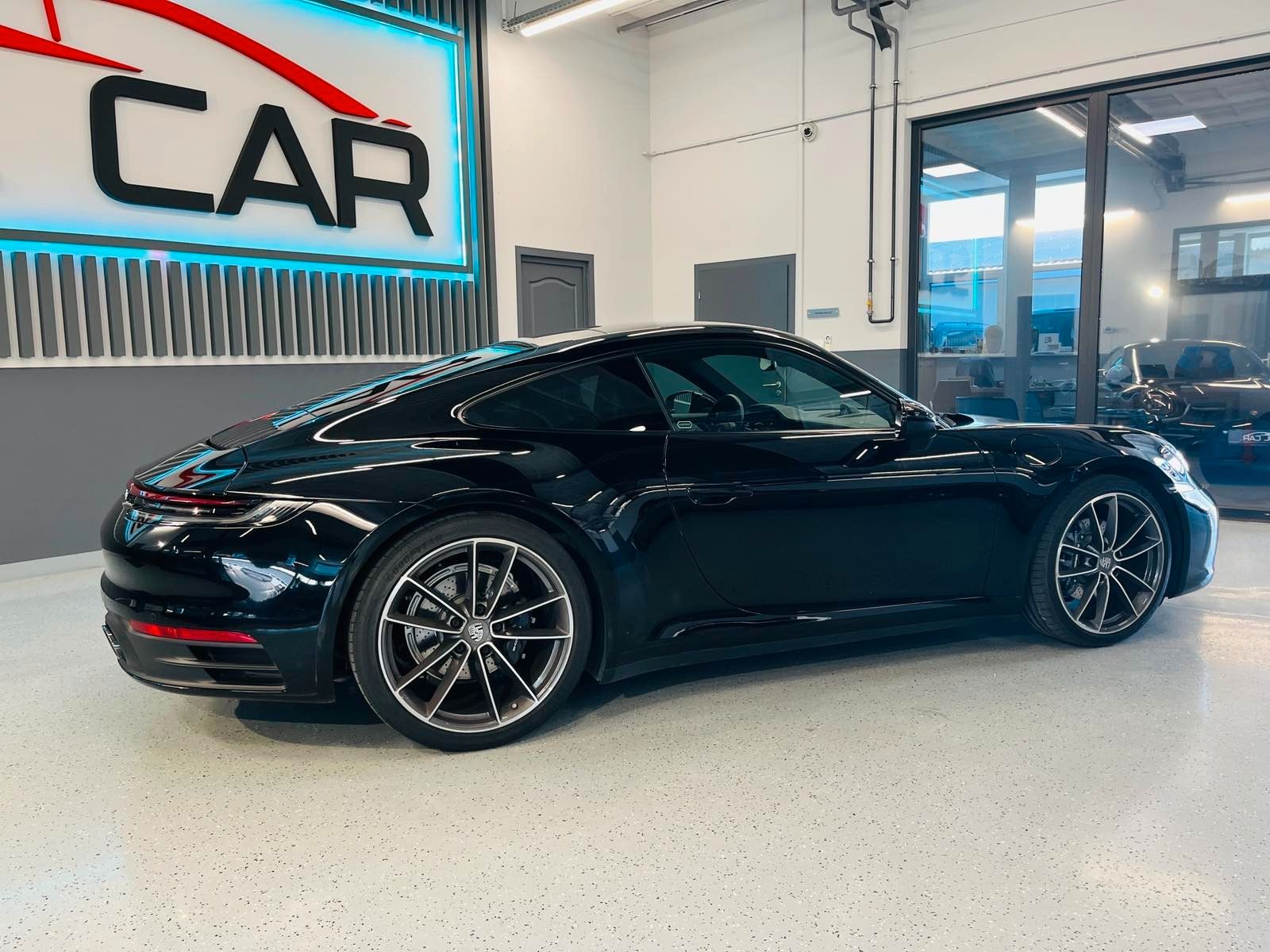 Porsche 911 Carrera - Samsaru's Car Outlet