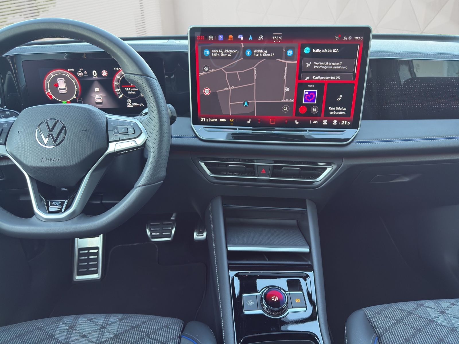 Volkswagen Tiguan 2.0 TSI DSG 4M R-Line»PANO»AHK»HuD»HK»20"