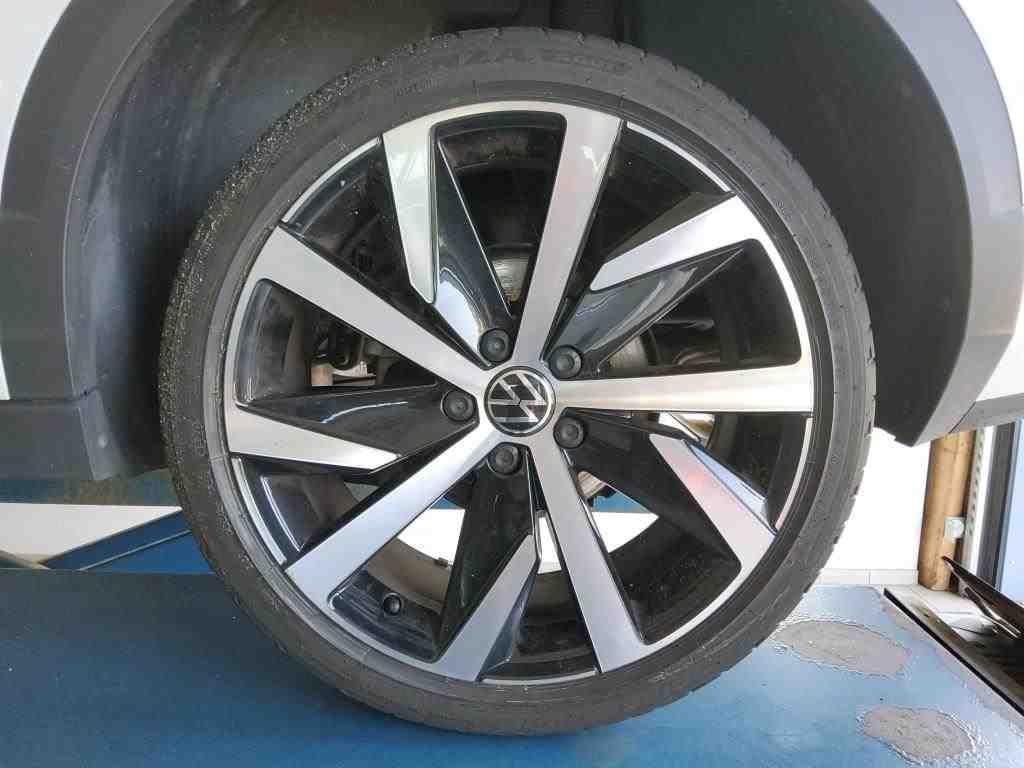 Volkswagen T-Roc 1.5 TSI R-Line - Samsaru's Car Outlet