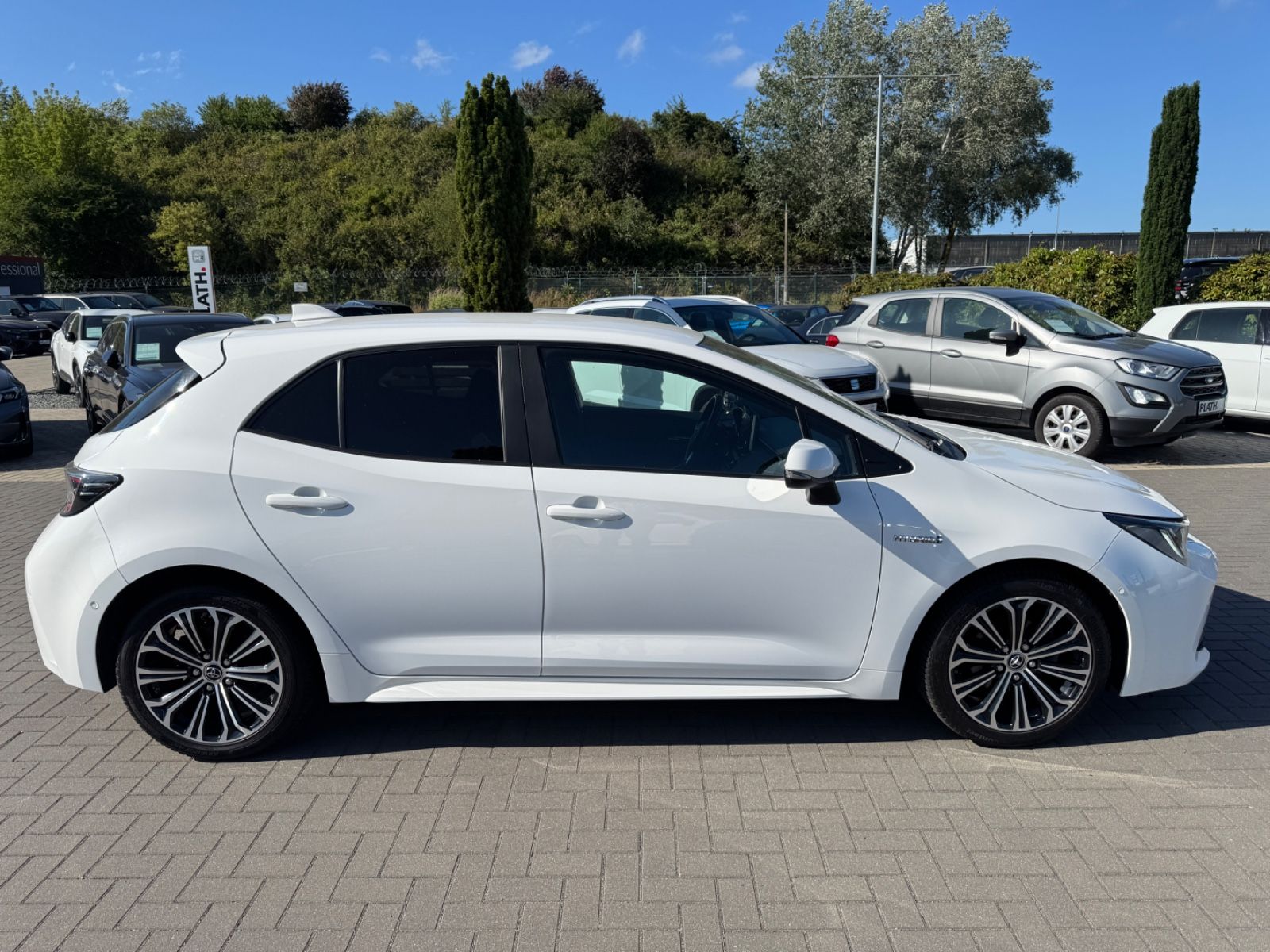 Toyota Corolla Hybrid - Samsaru's Car Outlet