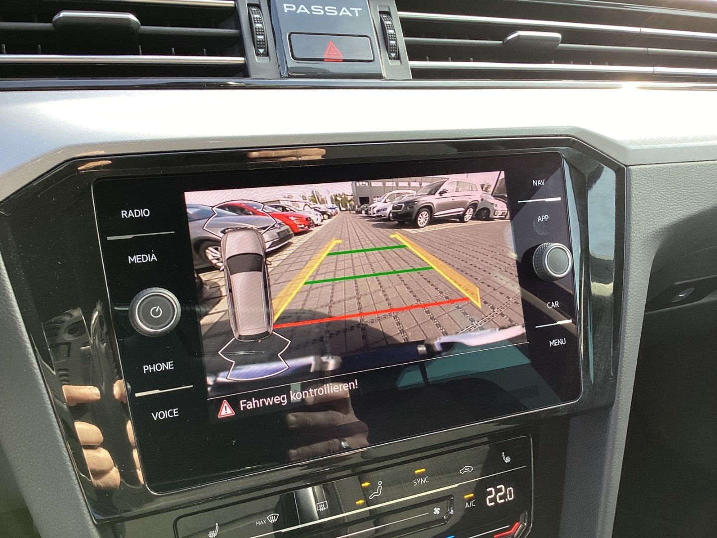 Volkswagen Passat Variant Business 2.0 TDI - Samsaru's Car Outlet