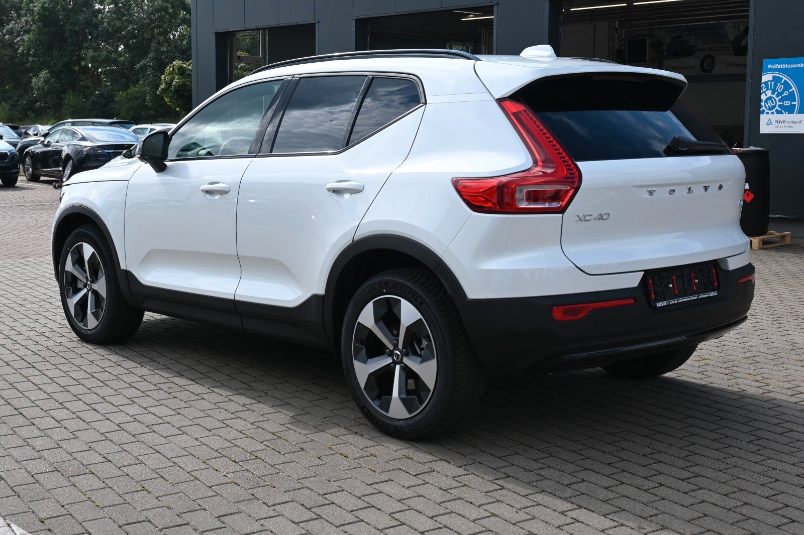 Volvo XC40 B4 DKG Plus Dark*FSHZG*360°*ACC*Allwetter
