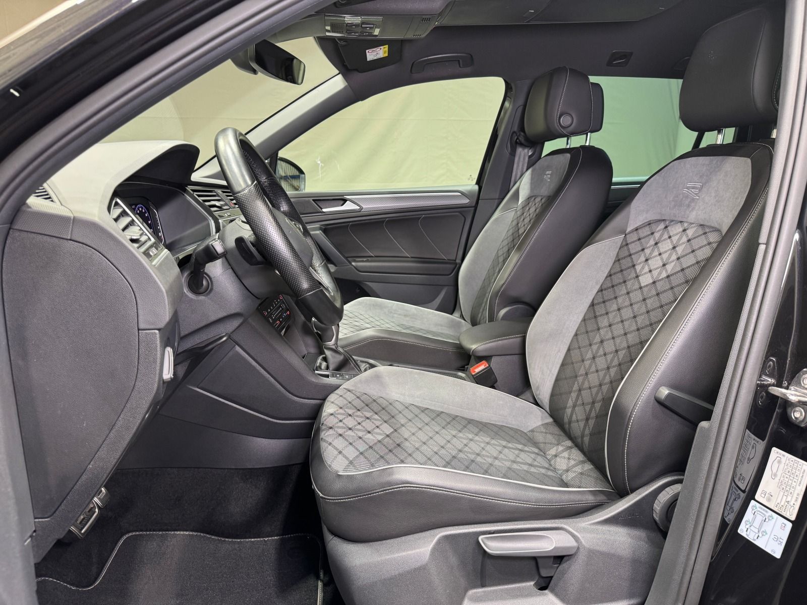 Volkswagen Tiguan R-Line 1.5 TSI DSG - Samsaru's Car Outlet