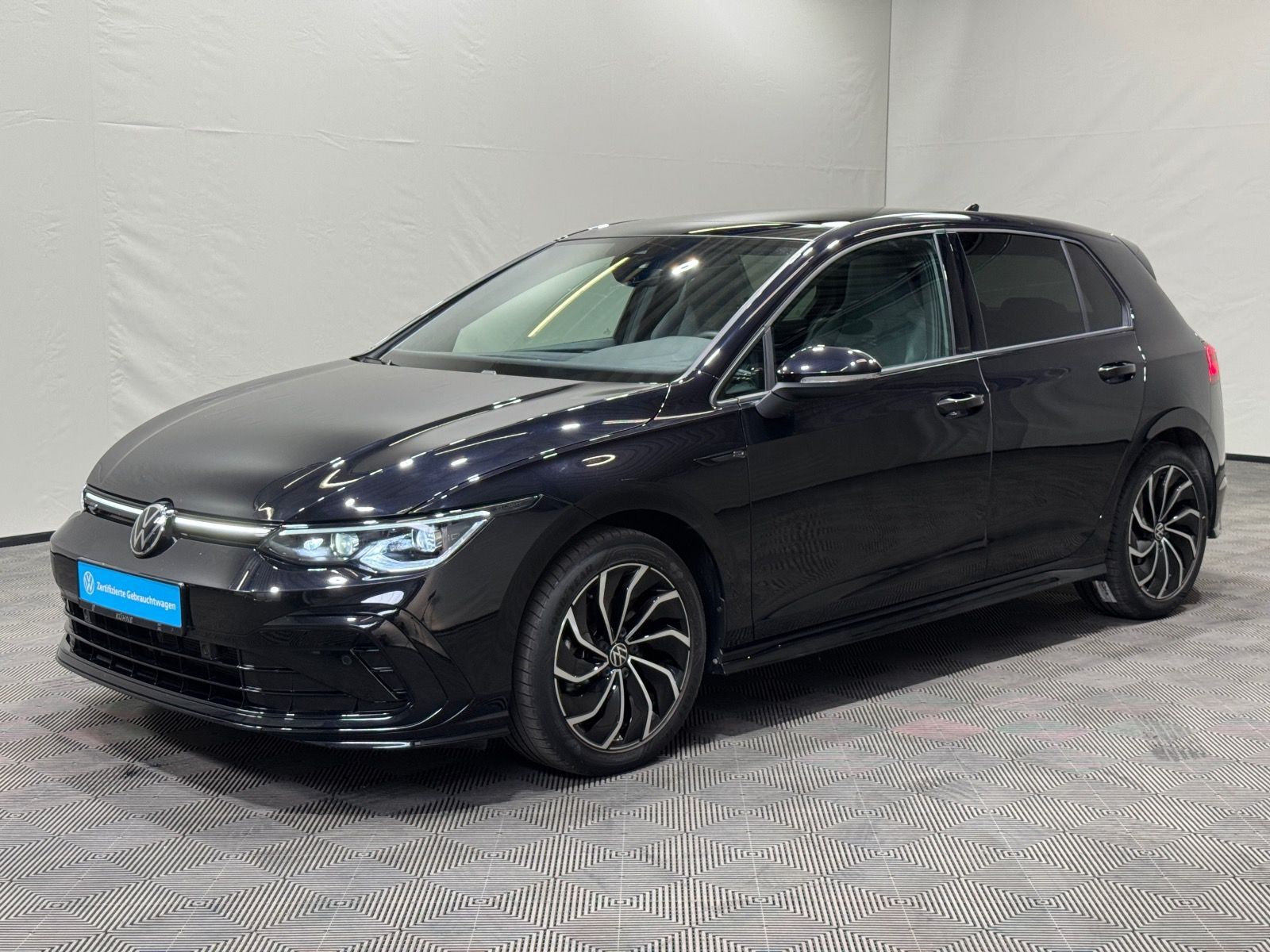 Volkswagen Golf R-Line 1.5 eTSI DSG - Samsaru's Car Outlet
