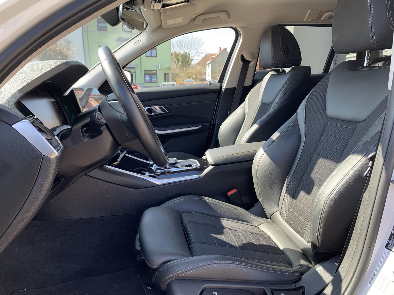 BMW 330i SportLine - Samsaru's Car Outlet