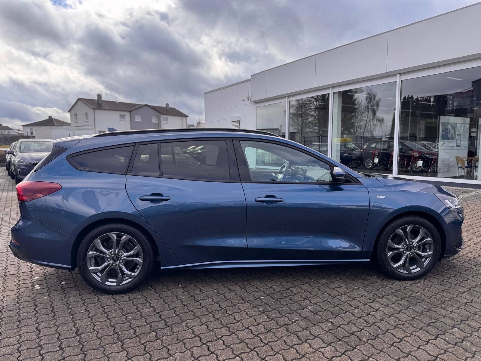 Ford Focus Turnier ST-Line X AHK KAMERA DAB LED