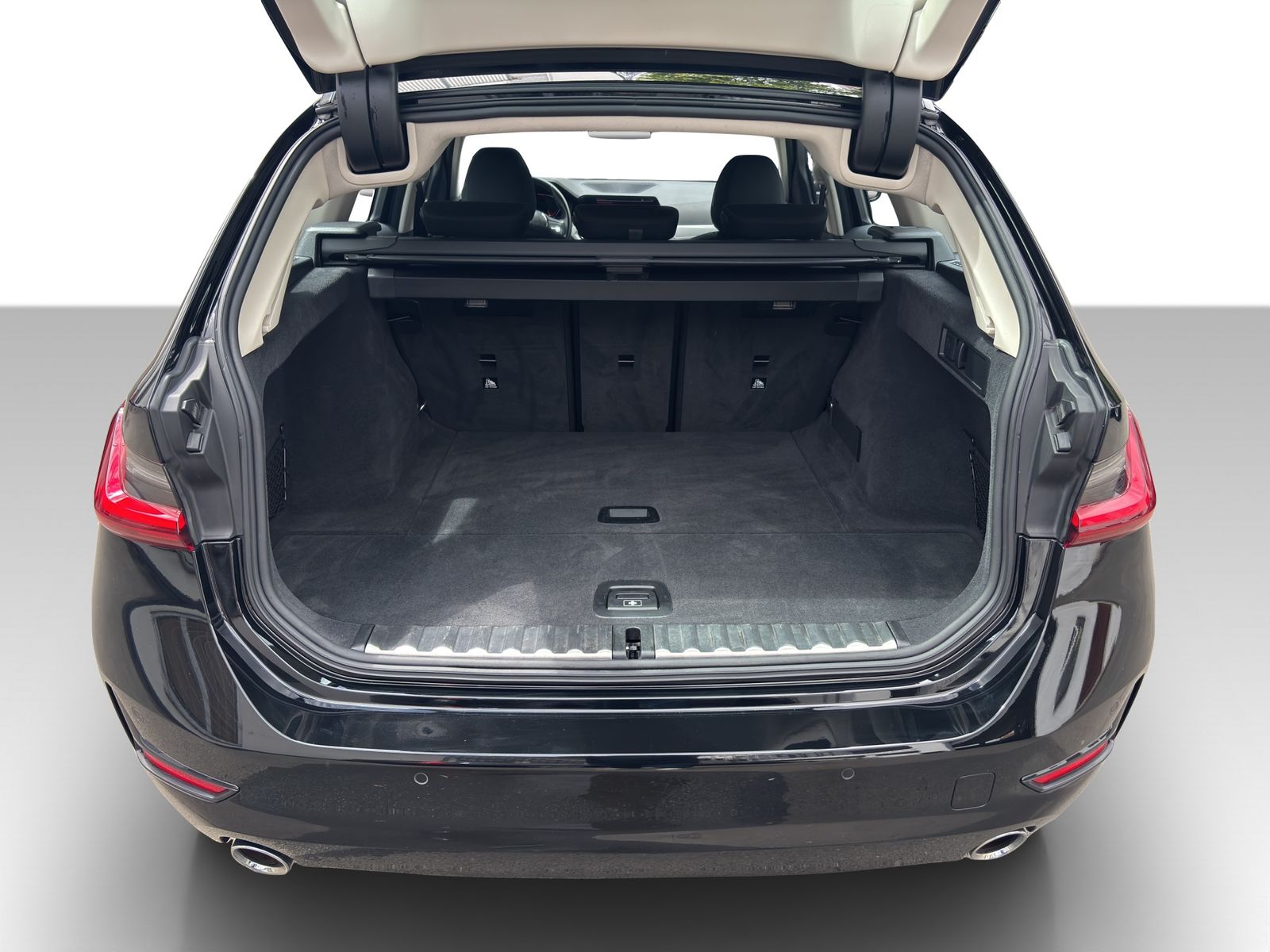 BMW 320i Touring Advantage - Samsaru's Car Outlet