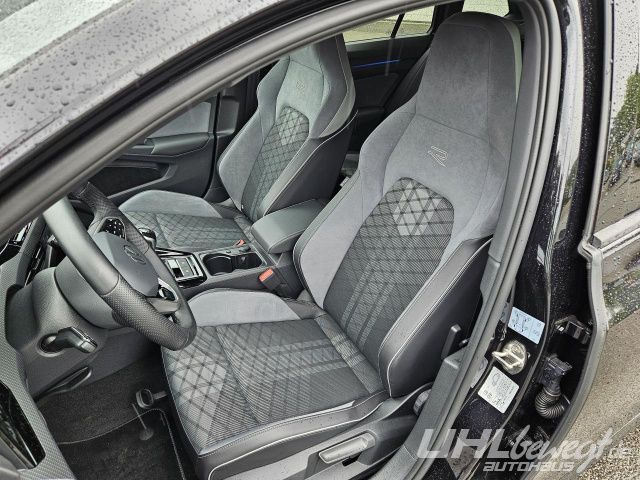 Volkswagen Golf VIII Variant R-Line 1.5 TSI - Samsaru's Car Outlet