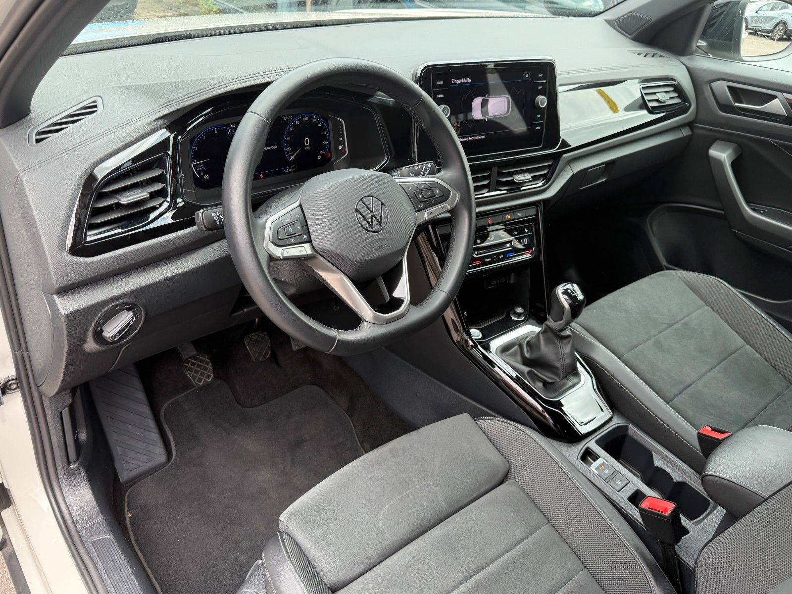 Volkswagen T-Roc 1.5 TSI Black - Samsaru's Car Outlet