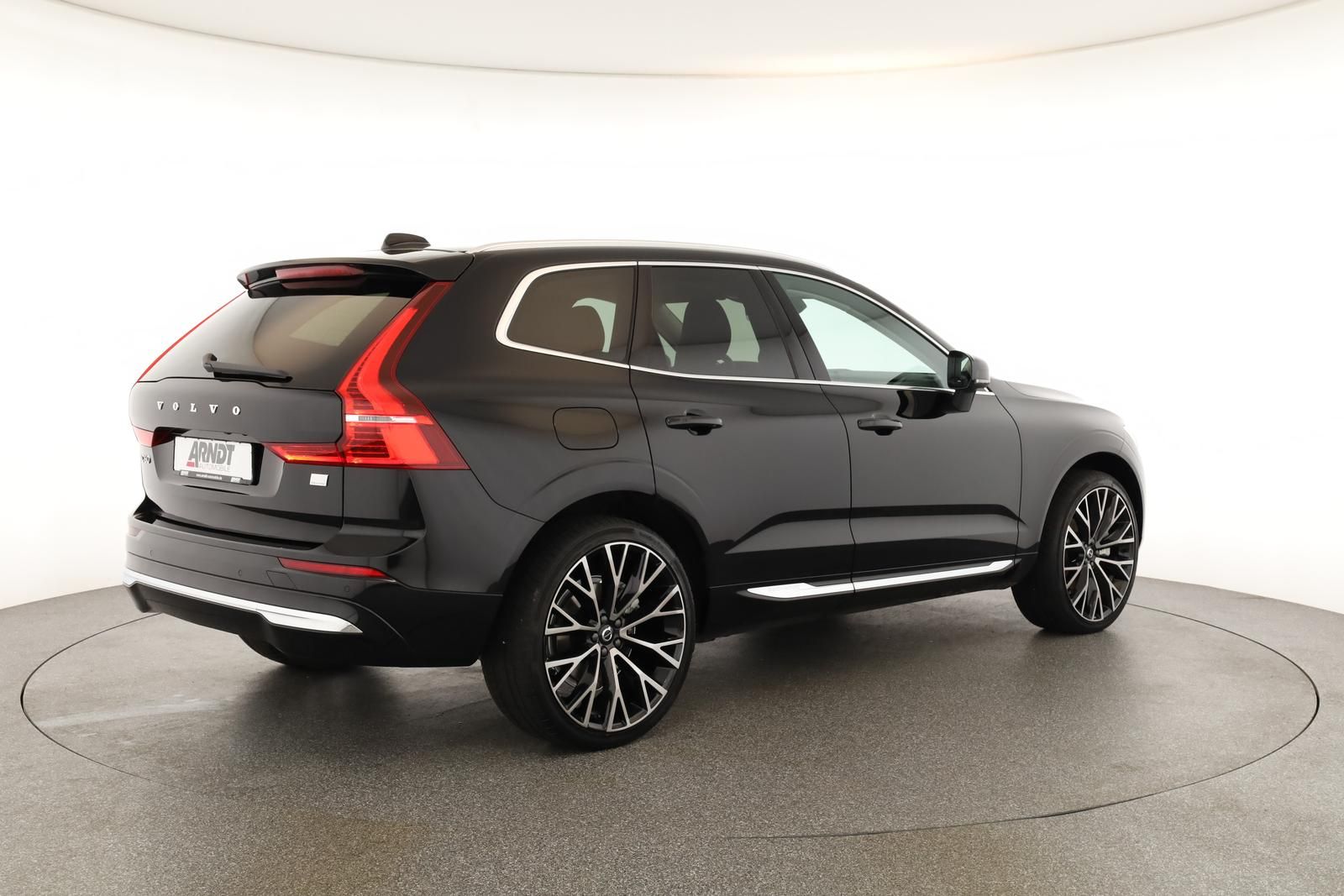 Volvo XC60 Recharge T6 AWD Core Pano Kam STHZ 20" AHK