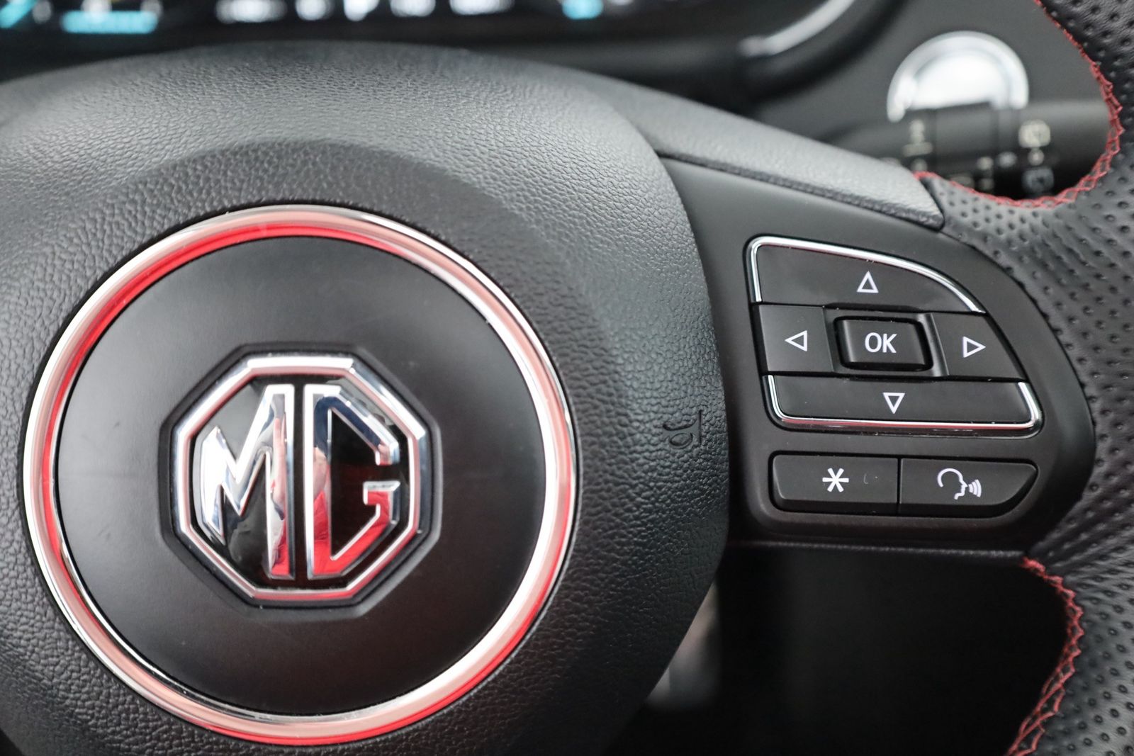 MG HS 1.5 T-GDI Luxury Aut. LED ACC Navi Pano