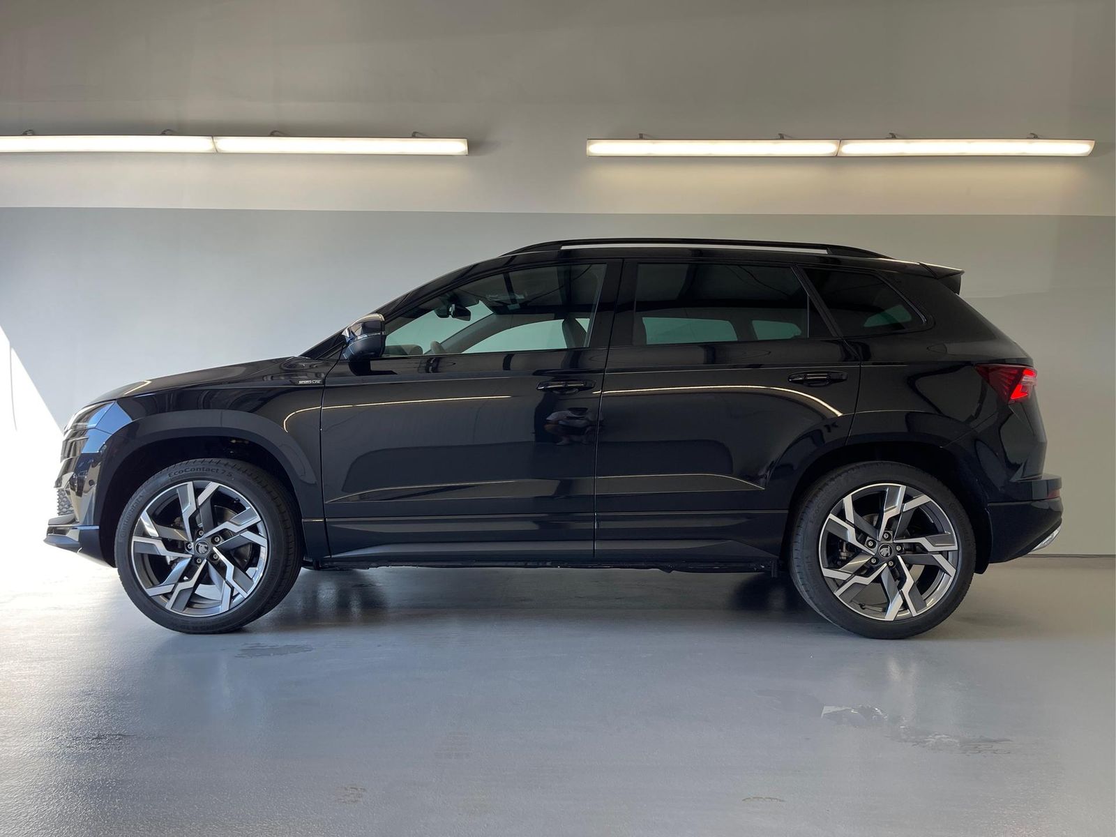 Skoda Karoq Sportline TSI 4x4 360°+19 Zoll+Navi+AHK...