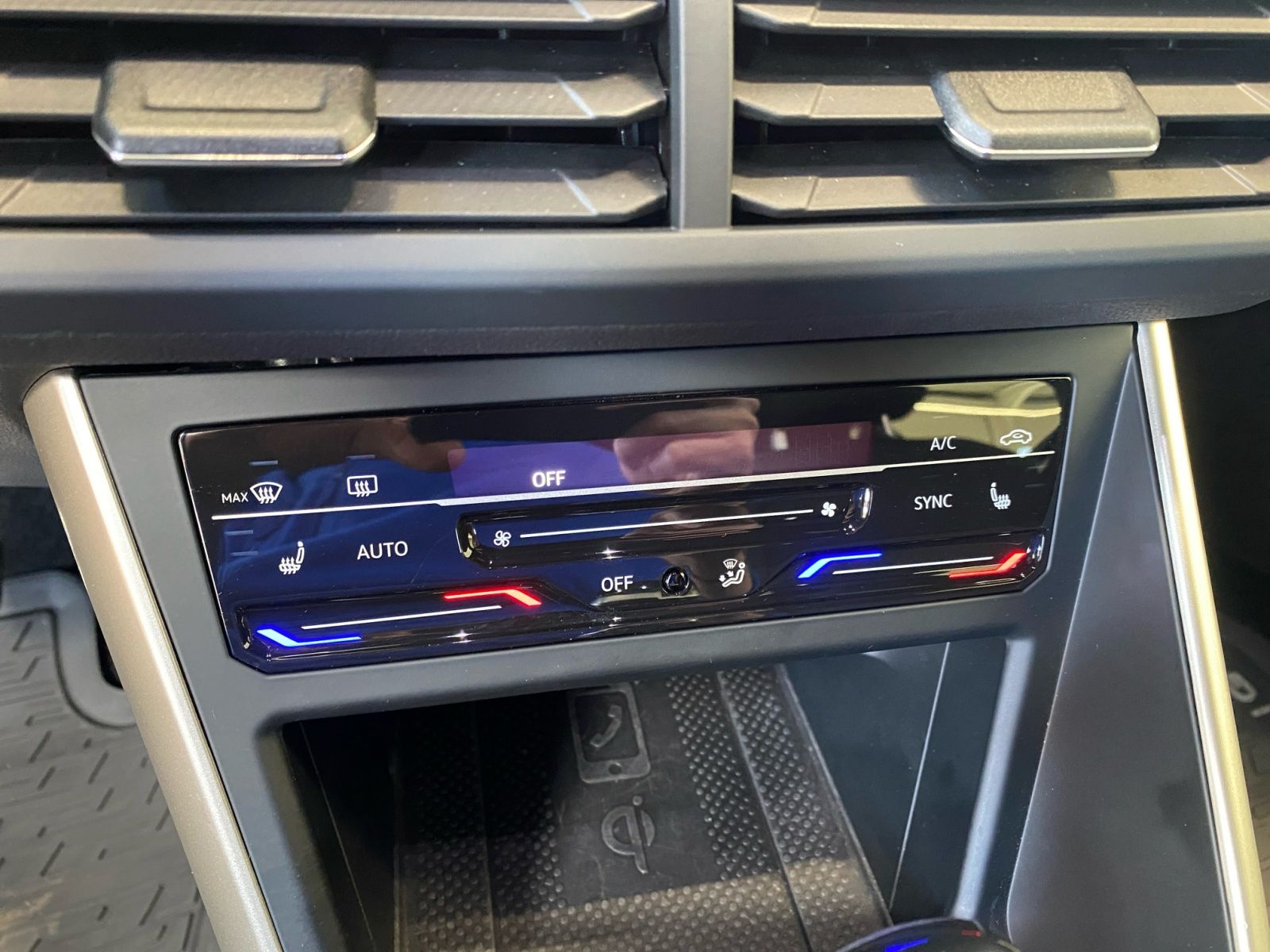 Volkswagen Taigo Move 1.5 TSI DSG - Samsaru's Car Outlet