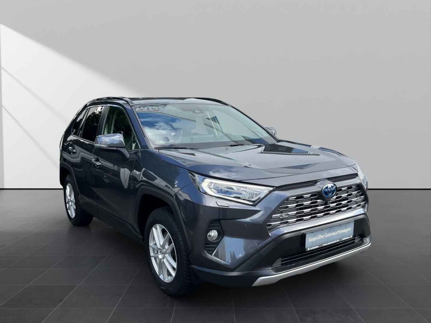 Toyota RAV 4 2.5 Hybrid Lounge - Samsaru's Car Outlet