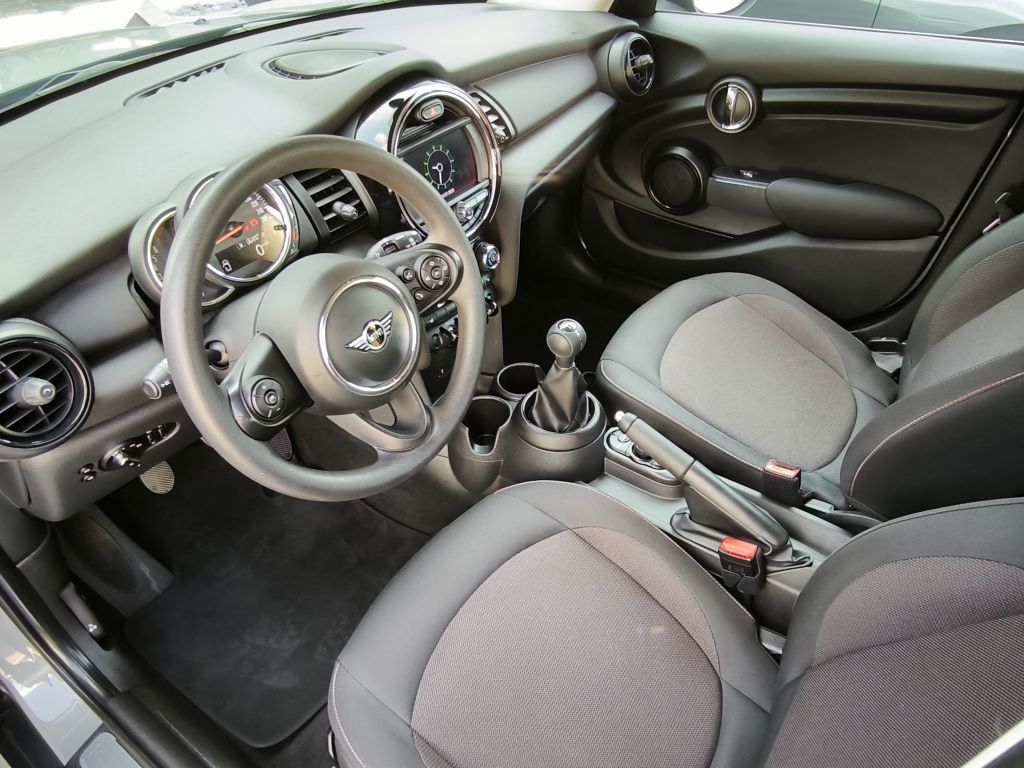 MINI Mini One - Samsaru's Car Outlet
