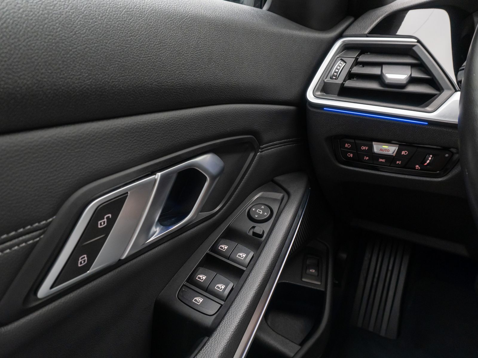 BMW 330i Sport Line - Samsaru's Car Outlet