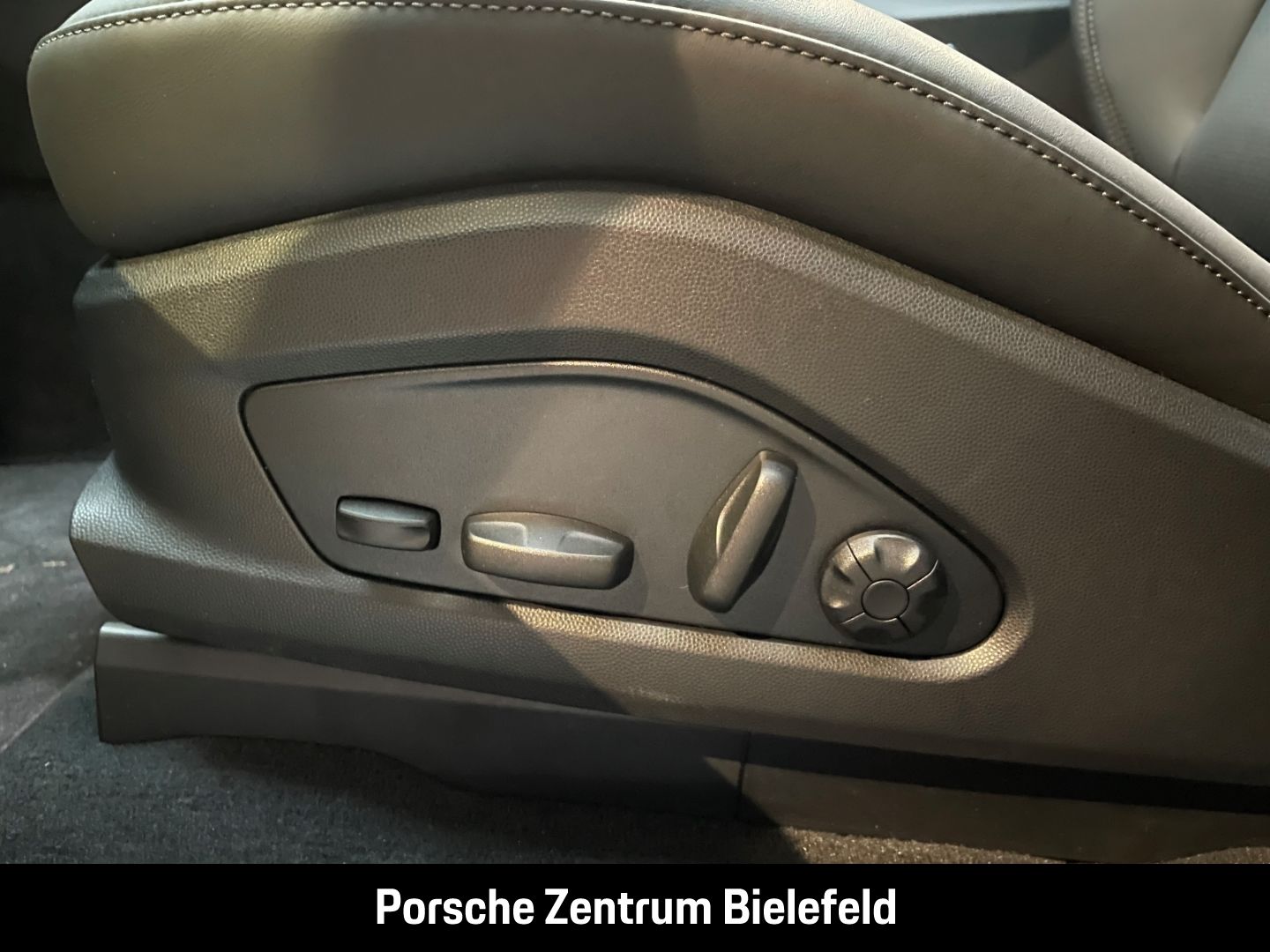 Porsche Macan 4 Offroad-Design LED-Matrix Surround-View