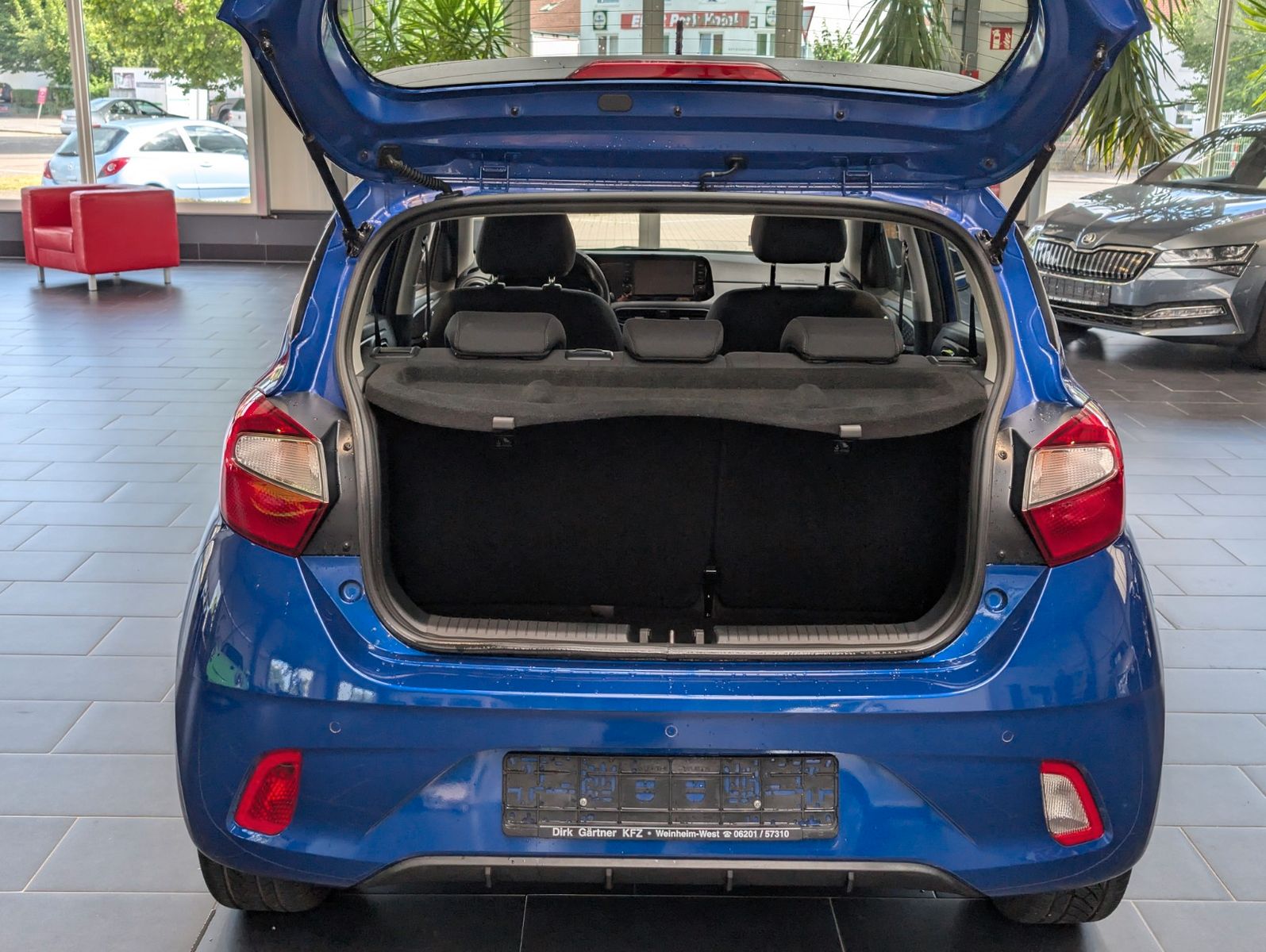 Hyundai i10 Trend - Samsaru's Car Outlet