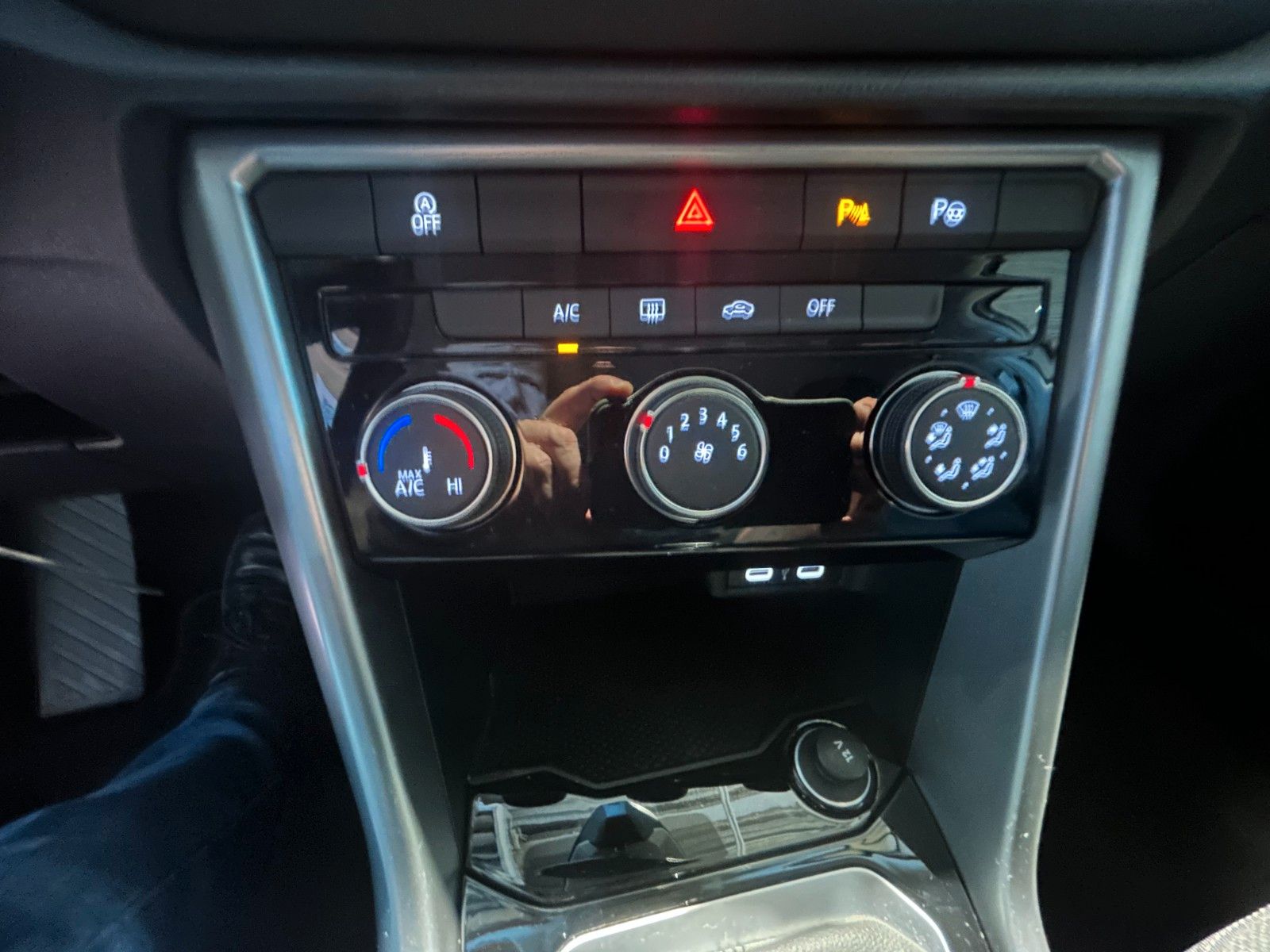 Volkswagen T-ROC Life - Samsaru's Car Outlet