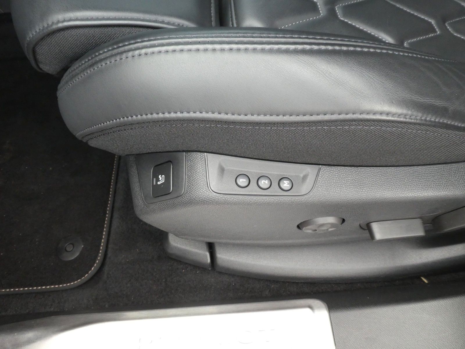 Peugeot 3008 Hybrid4 GT Navi, SHZ, Kamera, 4WD, S-Dach