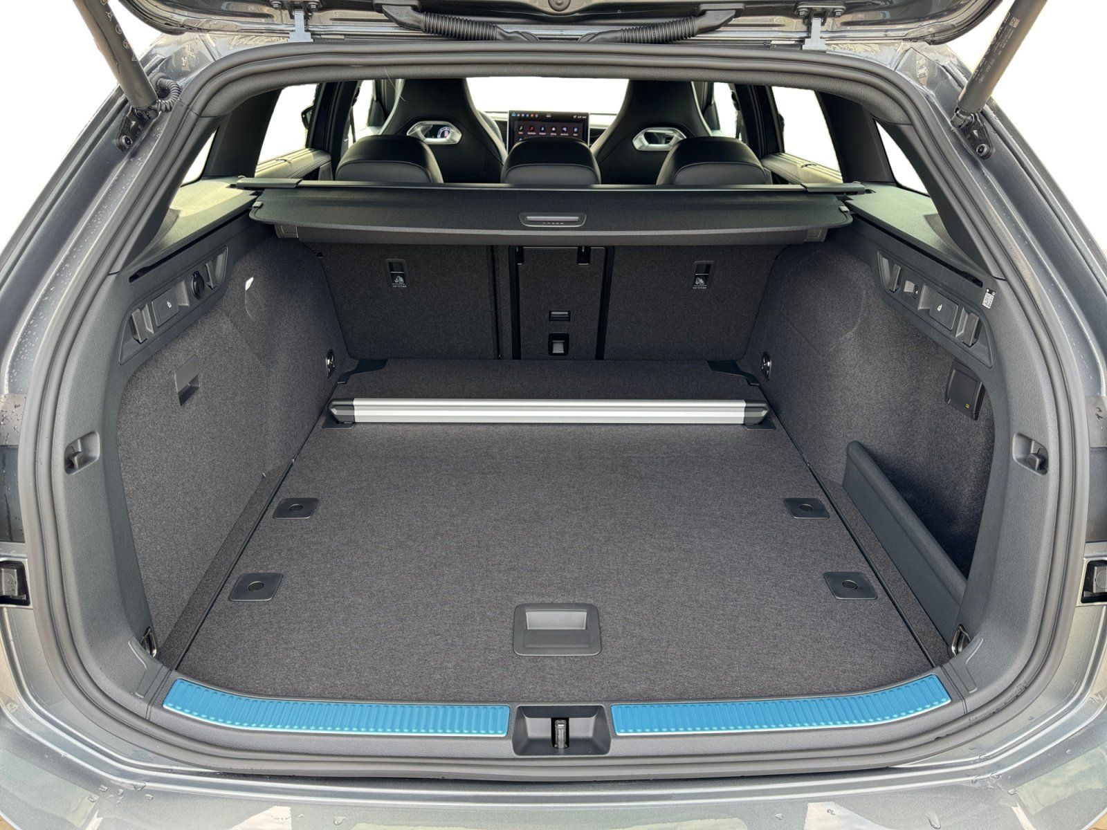 Volkswagen Passat Variant R-Line TDI DSG 4Motion|AHK|NAVI|A