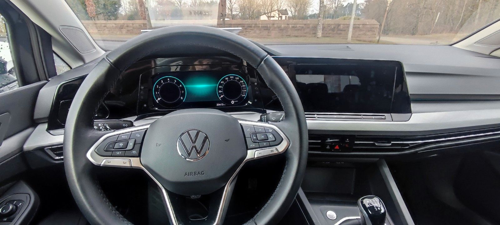 Volkswagen Golf 1.5 TSI Life - Samsaru's Car Outlet