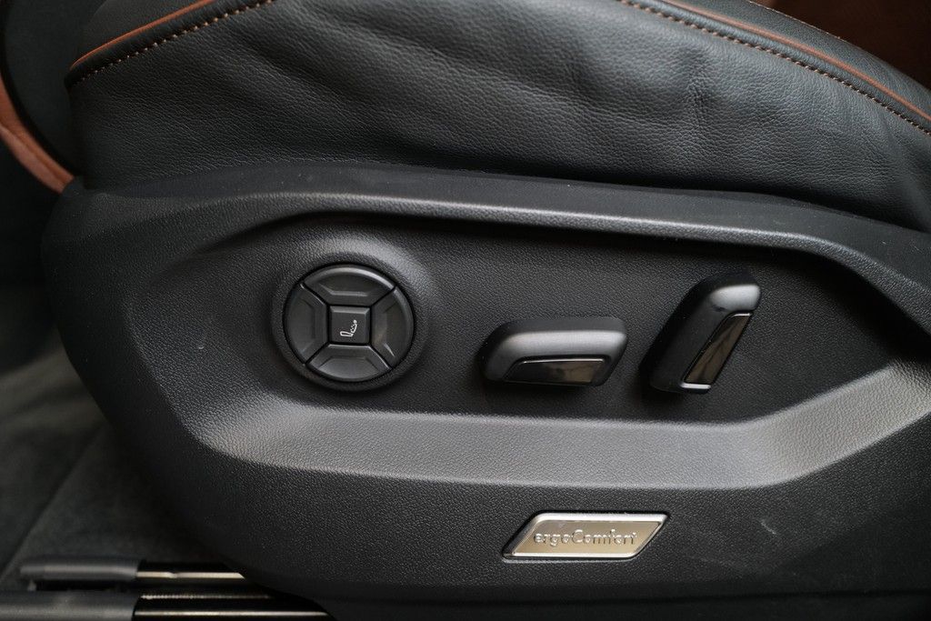 Volkswagen Touareg 3.0TDI R-Line BlackStyle Offroad HuD 360