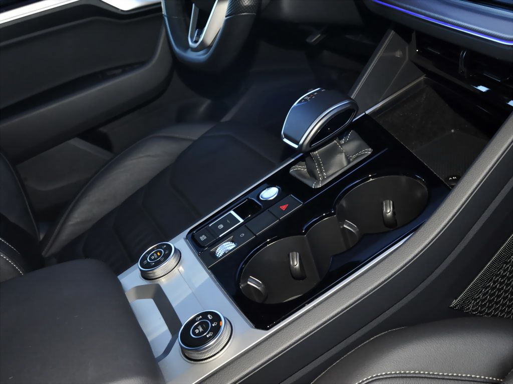 Volkswagen Touareg 3.0 TDI 4M R-Line - Samsaru's Car Outlet